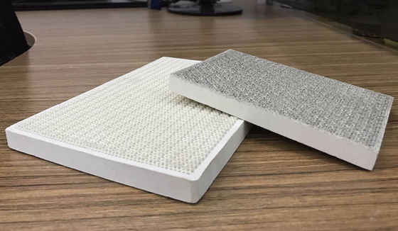 Placas de cerámica del calentador del panal ahorro de energía con el catalizador de la tierra rara