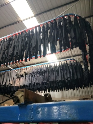 Cadena de rodillos de transmisión de transportador colgante para fábrica de ropa de lavandería de jeans